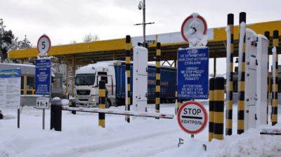 В очередях на въезд в Украину – более 5 тысяч грузовиков, 4 направления заблокированы