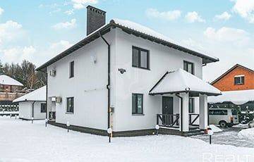 В Ждановичах продают дом с белоснежным интерьером