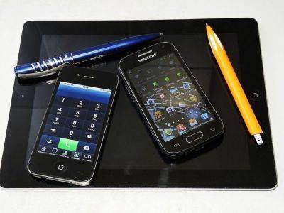 В России вступил в силу закон об ограничении использования мобильных телефонов в школах