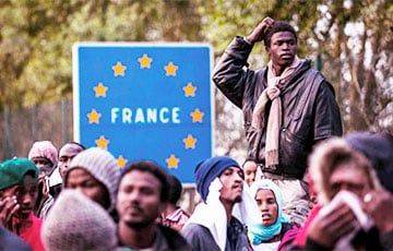 Во Франции ужесточили правила выплаты социальных пособий мигрантам