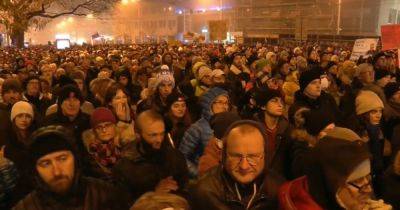 Массовые протесты против действий нового премьер-министра Фицо в Словакии (фото, видео)