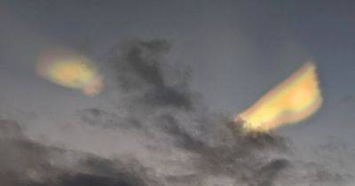 "Невозможно сфотографировать": очевидцев озадачили таинственные фигуры в небе (фото)
