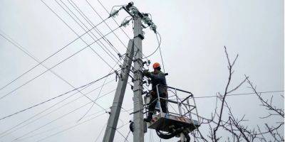 В Донецкой области из-за непогоды уже более 10 дней без электричества остаются 53 населенных пункта