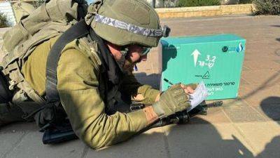 Вместо смартфонов солдатам в Газе раздадут открытки