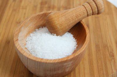 Обязательно добавьте в свой рацион: почему всем нужно заменить обычную кухонную соль на йодированную