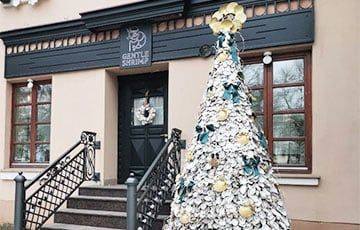 В Старом городе Вильнюса появилась елка, которая может попасть в книгу рекордов Гиннесса
