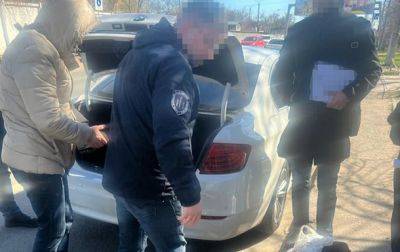 Наживались на наркоторговцах: будут судить трех одесских полицейских