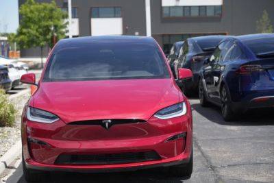Tesla «отзывает» 120 000 автомобилей в США из-за проблем с безопасностью дверей