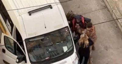 "Чтобы запугать мобилизацией": в Одессе женщина уговорила военных "упаковать" мужчину, а видео "завирусилось" в Сети