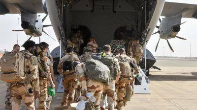 Франция закрыла посольство в Нигере, вывод военного контингента завершён