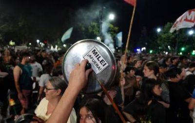 В Аргентине против указа президента митинговали с кастрюлями и сковородками