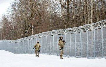 Латвия достраивает заграждения на сухопутном участке границы с Беларусью