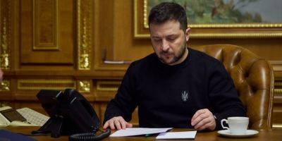 Зеленский ввел в действие два новых пакета санкций СНБО