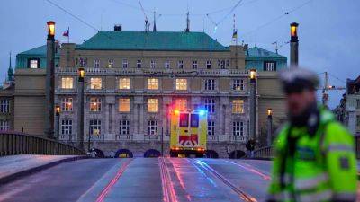 В Чехии день национального траура по жертвам стрельбы в Карловом университете