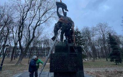 Анна Старостенко - В Киеве демонтировали памятник участникам "январского восстания 1918 года" - korrespondent.net - Россия - Украина - Киев