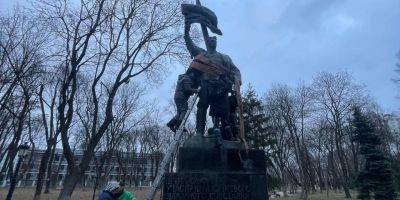 В Киеве демонтировали памятник участникам антиукраинского «январского восстания»