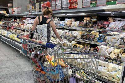 Аргентина переживает удар инфляцией после либерализации цен