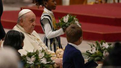 Папа римский осудил кровопролитие в Рождество и помолился за мир