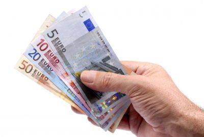 Курс евро поднялся выше 102 рублей впервые с 20 октября 2023 года