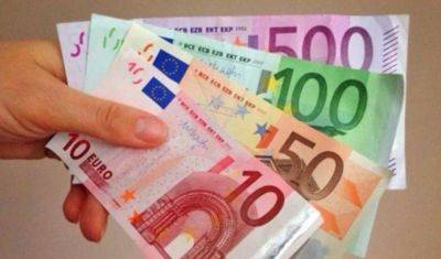 Курс валют на вечер 25 декабря: евро в банках по 42, доллар тоже растет