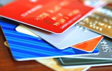Один из банков ввел ограничения на снятие наличных по карточкам иностранных банков