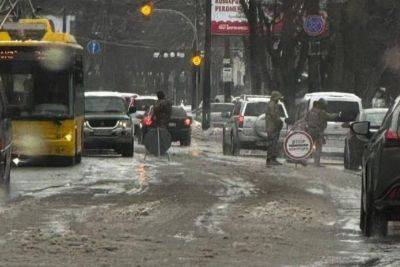 По всему Киеву ставят блокпосты: всем водителям и пассажирам приготовиться – власти уже предупредили