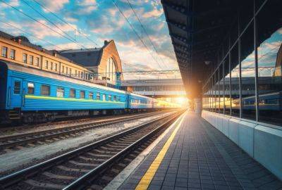 Обстрел вокзала в Херсоне – поезд с пассажирами прибыл в Киев – видео