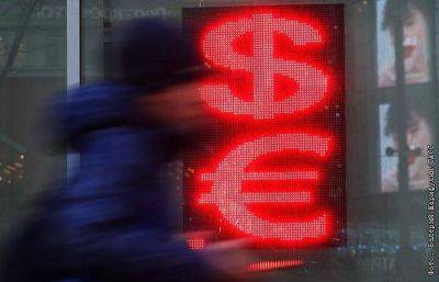 Доллар, евро и юань немного подорожали к рублю днем в среду