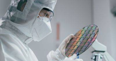 Китай активно создает микросхемы: закупки оборудования для них выросли на 1050%