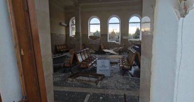 Нет ни одного уцелевшего окна, — Херсонская ОГА о последствиях атаки на железнодорожный вокзал (видео)
