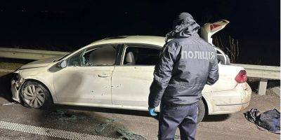 В Днепропетровской области неизвестный в балаклаве расстрелял автомобиль из автомата, водитель погиб