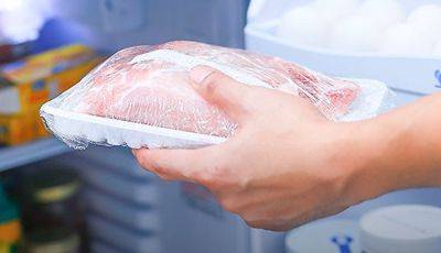 Безопасный метод: как избежать риска отравления при размораживании мяса