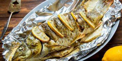 Подойдет для любой рыбы. Рецепт запеченного карпа с орегано и лимоном на Новый год от Евгения Клопотенко