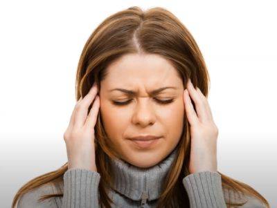 Не стоит сразу пить таблетки: как избавиться от головной боли после ночной гулянки