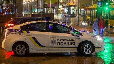 Полиция просит украинцев провести праздники дома и не нарушать комендантский час