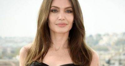 48-летнюю Анджелину Джоли подловили без макияжа и укладки