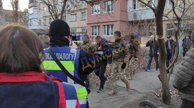 В Одессе мужчина взял в заложники женщину с ребенком, их удалось освободить - pravda.com.ua - Одесса