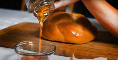 Испортите блюдо еще до духовки: в какую выпечку лучше не добавлять мед