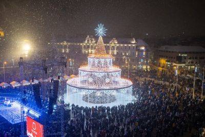 В новогоднюю ночь общественный транспорт в Вильнюсе будет бесплатным, на Кафедральной площади покажут видеопроекцию - obzor.lt - Литва - Вильнюс