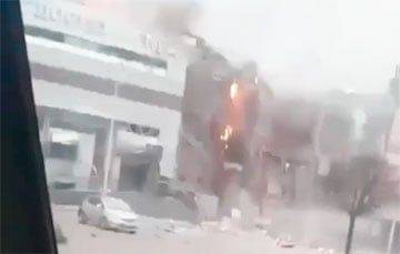 В Днепре после ракетного удара РФ горит торговый центр
