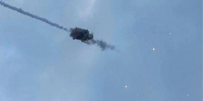 Массированная атака РФ: в Святошинском и Подольском районах Киева упали обломки ракеты, загорелась жилая многоэтажка