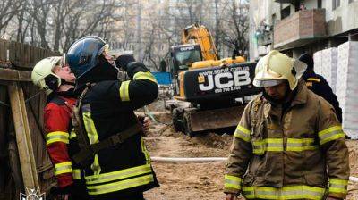 В Киеве перекрыли движение транспорта на некоторых участках: ликвидируют последствия ракетной атаки