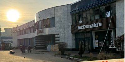 Пострадавшая в результате атаки РФ станция метро Лукьяновская возобновила работу. Один из выходов временно закрыт