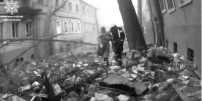 «Выходи, там мама ждет». Полиция показала видео первых минут после ракетного удара РФ по Одессе