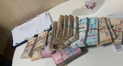 Зарплата в Украине 200 тысяч гривен: сколько граждан получают такие деньги