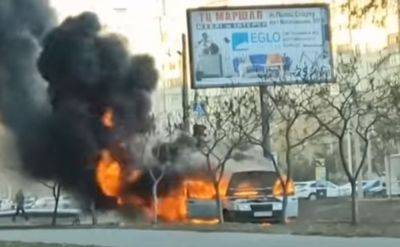 Киевлянин вскочил в горящую машину, чтоб спасти остальных: видео взорвало Сеть
