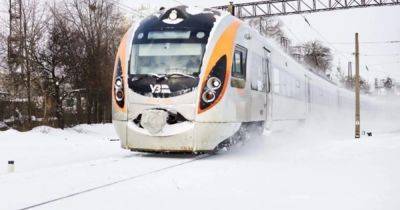Снежные препятствия на железной дороге: поезда, едущие из Польши, задерживаются