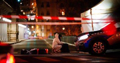 В Париже арестовали террориста, который с ножом напал на туристов у Эйфелевой башни