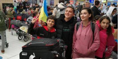 В Одессе 19 эвакуированным из сектора Газы украинцам помогают с оформлением документов