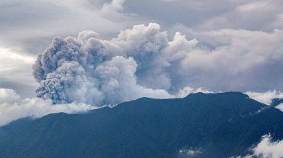 В Индонезии началось извержение вулкана Марапи, более 40 человек числятся пропавшими без вести